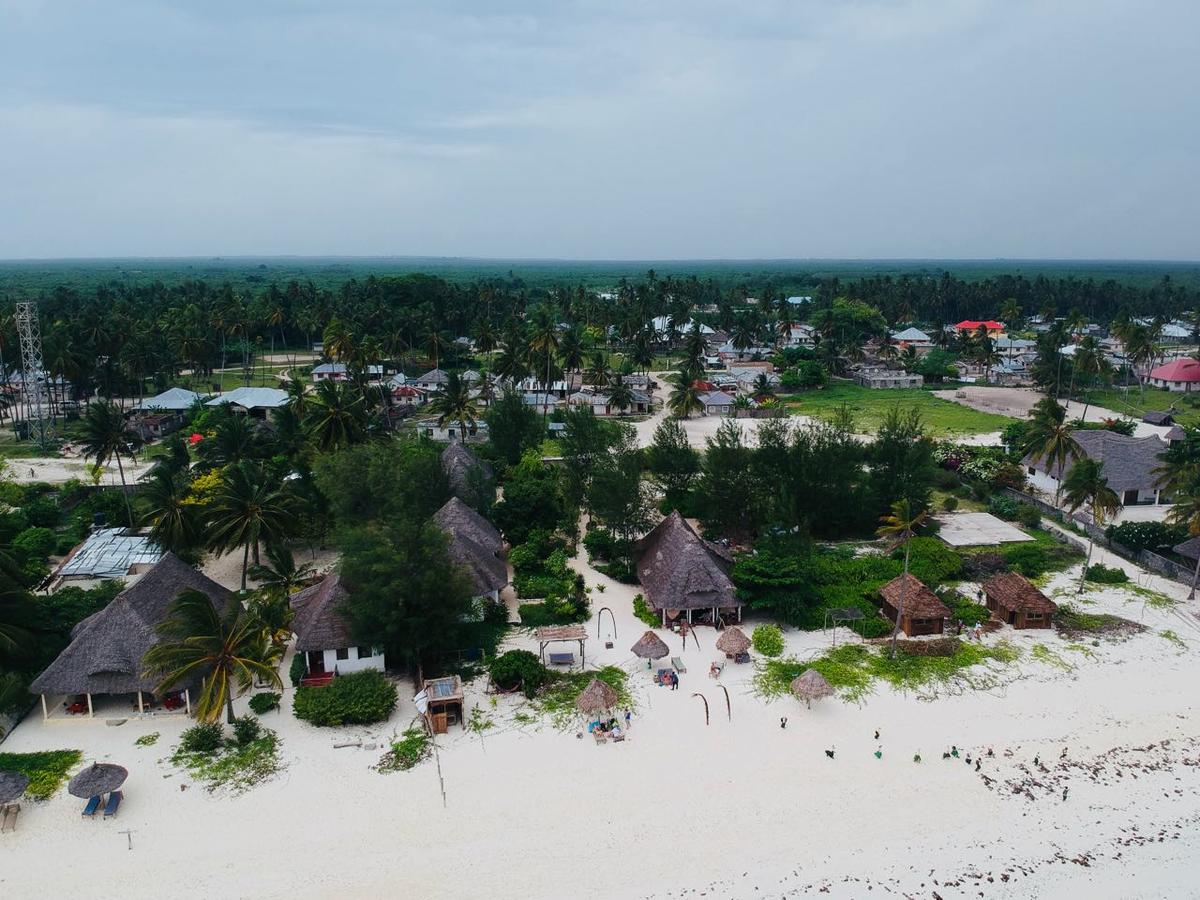 Blue Earth Beach Bungalow Джамбиани Экстерьер фото